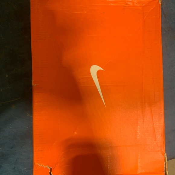 Nike air sport shoes for men. - Picture 2 of 4